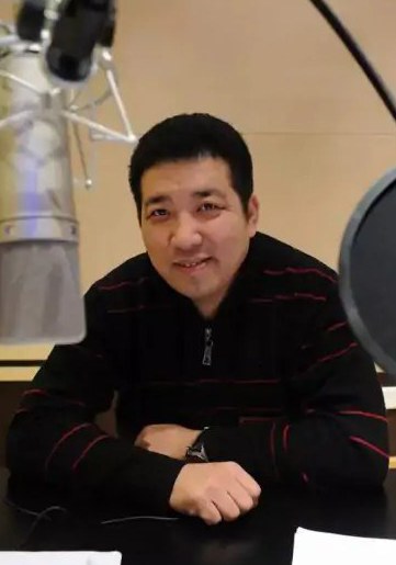 李易 Yi Li照片