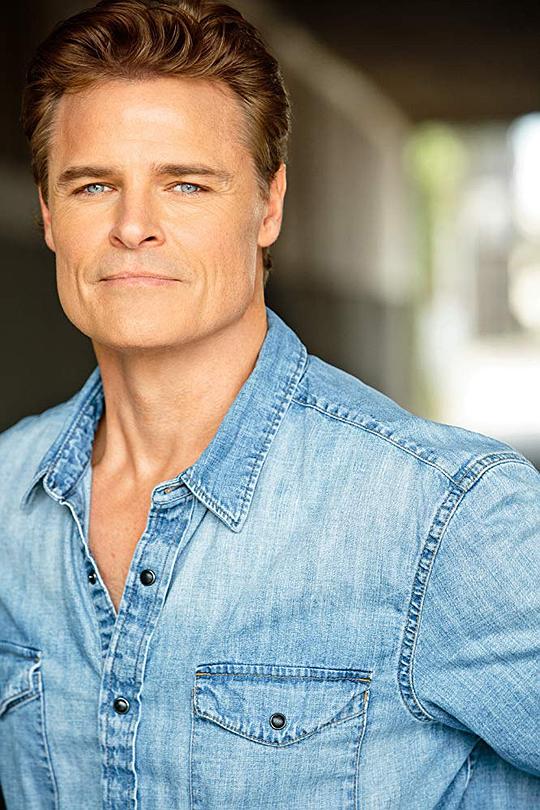 迪兰·尼尔 Dylan Neal照片
