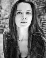 艾米莉·贝文 Emily Bevan照片