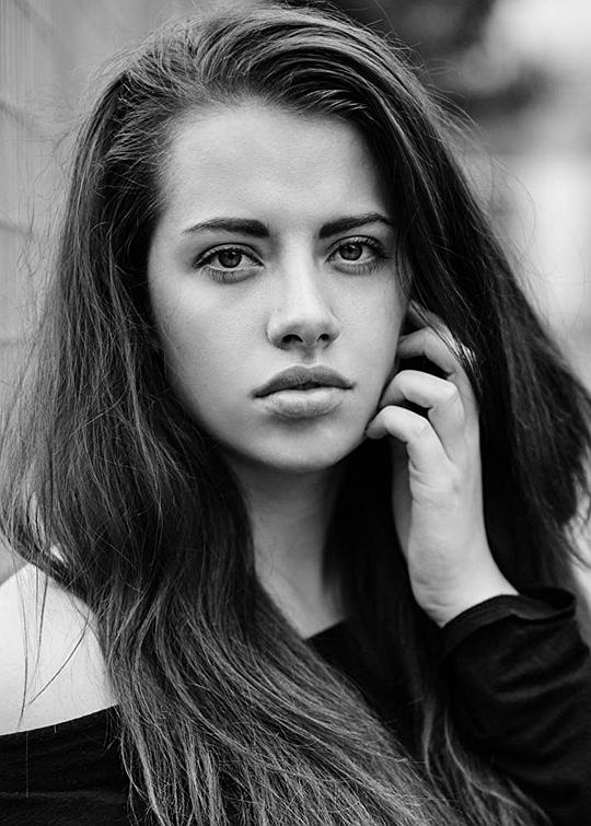 亚历珊德拉·福特 Alexandra Ford照片