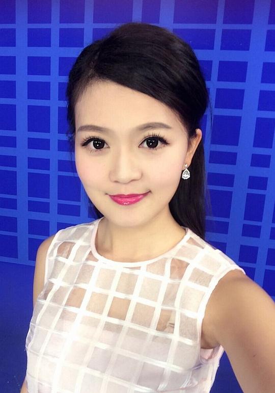 周薇照片