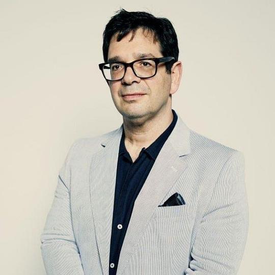彼得·埃泰德吉 Peter Ettedgui照片