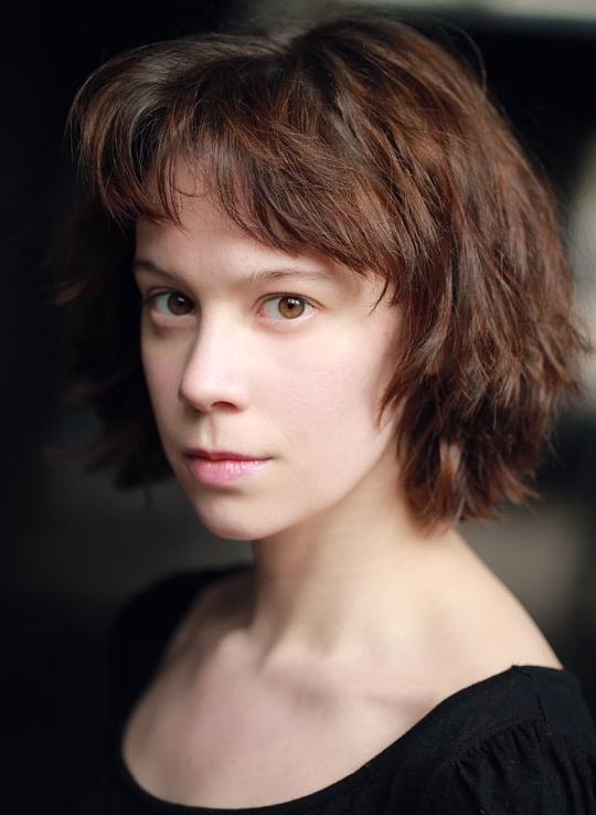 克洛伊·皮里 Chloe Pirrie照片