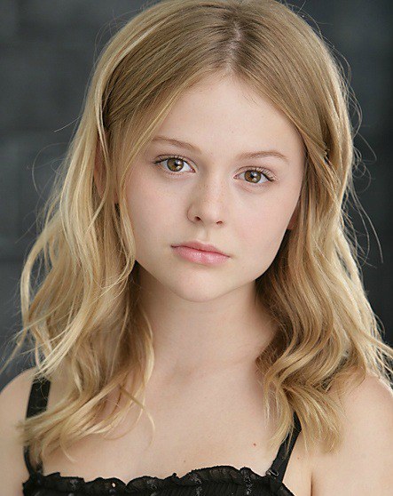艾米丽·阿琳·林德 Emily Alyn Lind照片