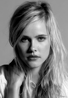 伊莎贝尔·卢卡斯 Isabel Lucas照片