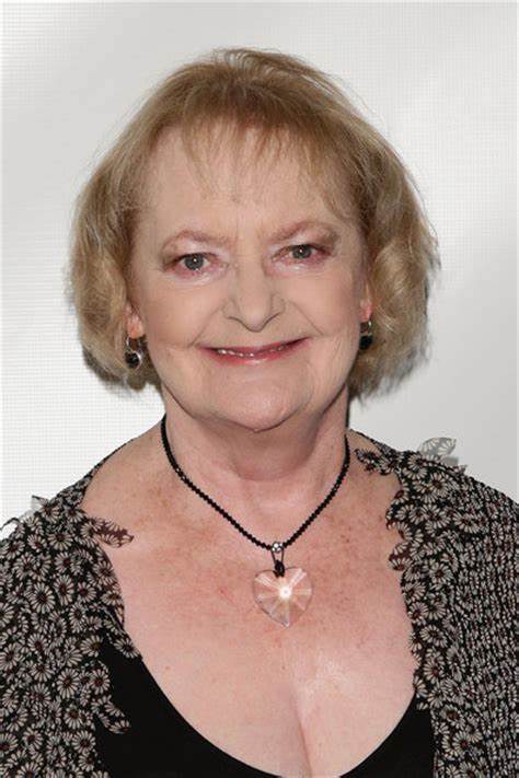 朱恩·沃森 June Watson照片