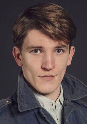 伊万·米切尔 Ewan Mitchell照片