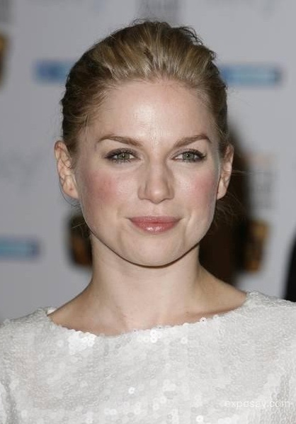 伊娃·伯西斯尔 Eva Birthistle照片