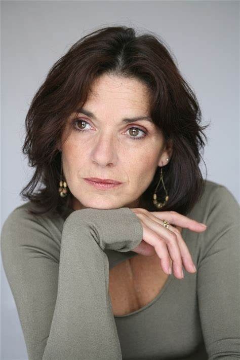 安妮·卡诺斯瓦 Anne Canovas照片