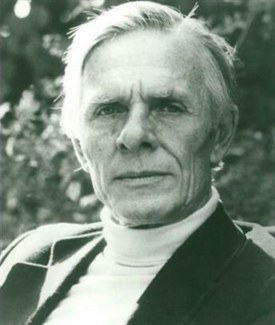 Basil Henson照片