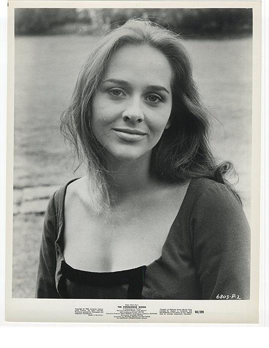 Hilary Heath照片