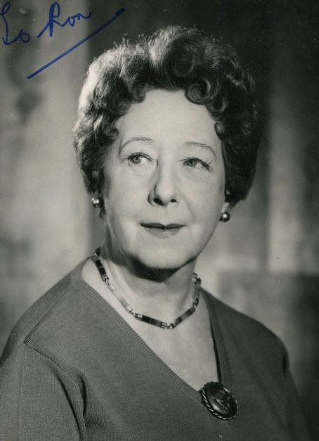 莫娜·沃什伯恩 Mona Washbourne照片