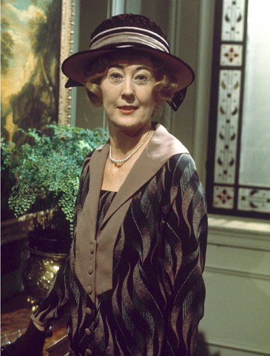 Joan Benham照片