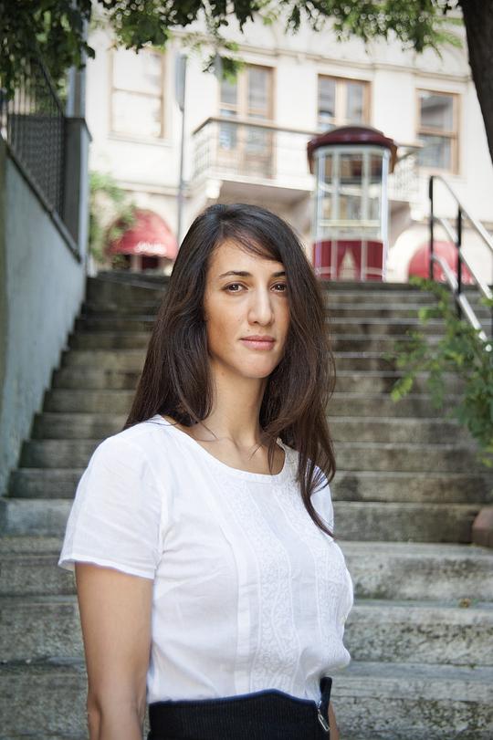 蒂尼斯·艾葛温 Deniz Gamze Ergüven照片