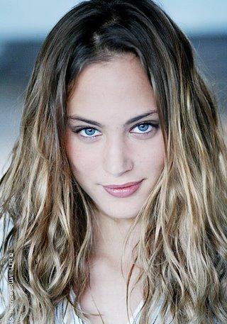 诺拉·阿娜泽德尔 Nora Arnezeder照片