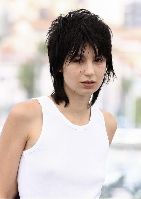 伊娃·叶尔曼尼 Eva Yelmani照片