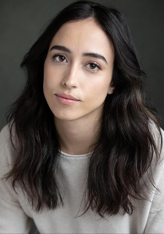 布里安娜·林恩·布里埃罗 Briana-Lynn Brieiro照片