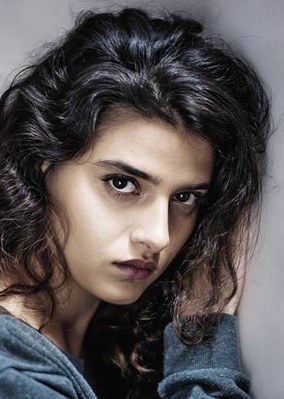 马纳尔·伊萨 Manal Issa照片