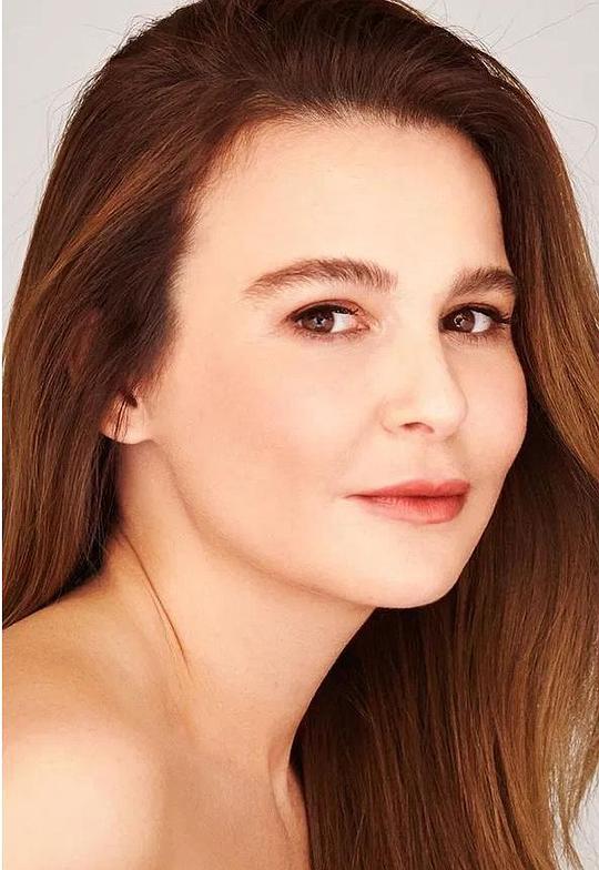迪迪姆·埃利阿尔蒂 Didem Ellialtı照片