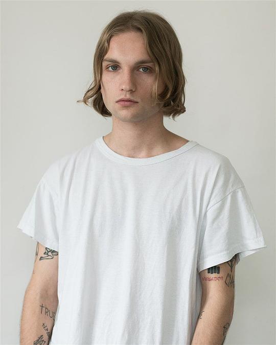 卢卡斯·爱洛尼斯科 Lukas Ionesco照片