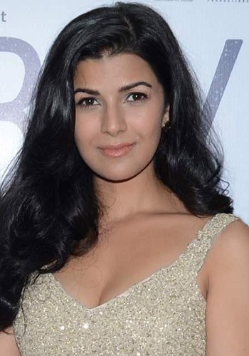 尼姆拉特·考尔 Nimrat Kaur照片