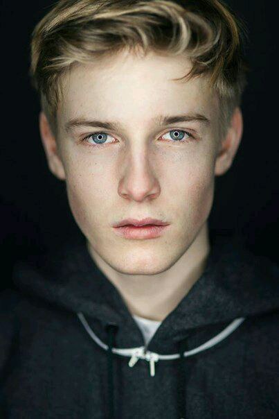 路易斯·霍夫曼 Louis Hofmann照片