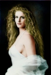 多米齐亚娜·焦尔达诺 Domiziana Giordano照片