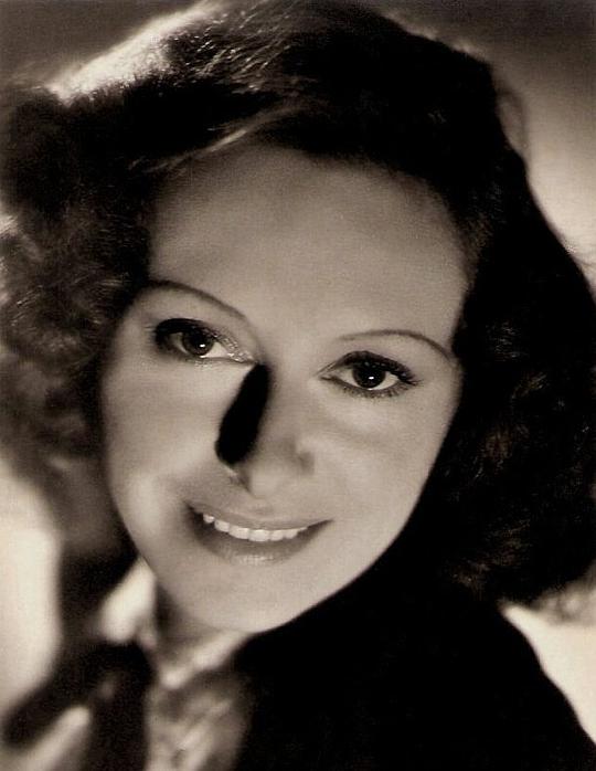 Lili Muráti照片