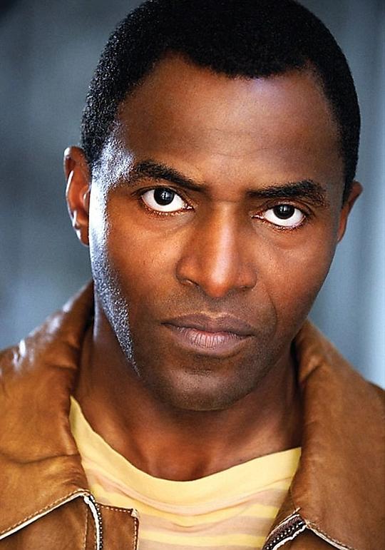 卡尔·鲁伯利 Carl Lumbly照片